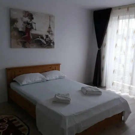 New Flat Coresi Апартаменти